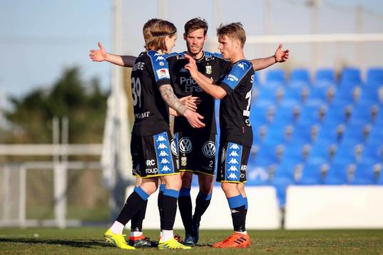 IFK Göteborgs Billy Nordström jublar med Elias Mar