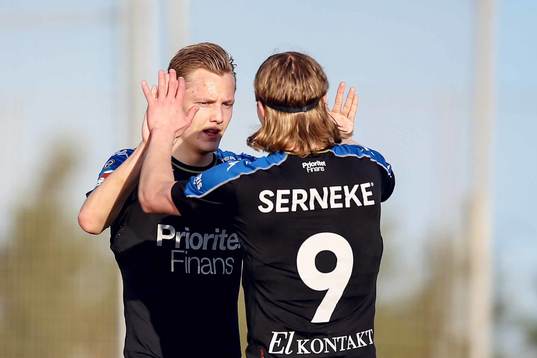 IFK Göteborgs Billy Nordström jublar med Elias Mar