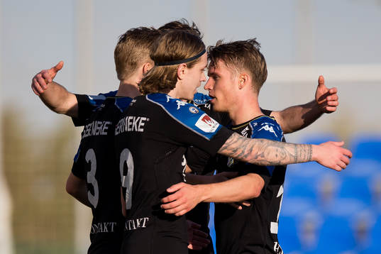 IFK Göteborgs Billy Nordström jublar ihop med Emil