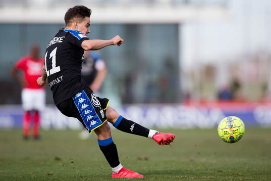IFK Göteborgs Amin Affane skjuter 2-0 på frispark