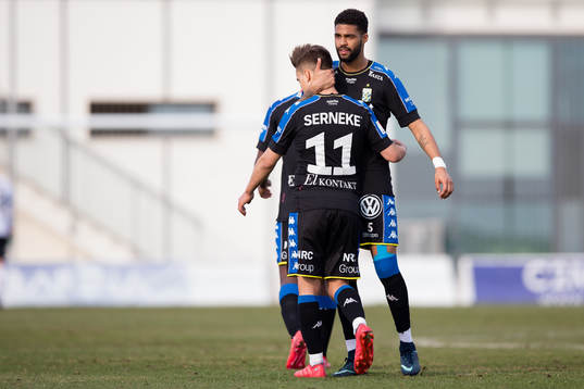IFK Göteborgs Amin Affane jublar ihop med Kristopher Da