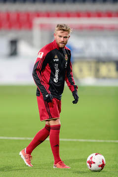 Östersunds Dennis Widgren värmer upp