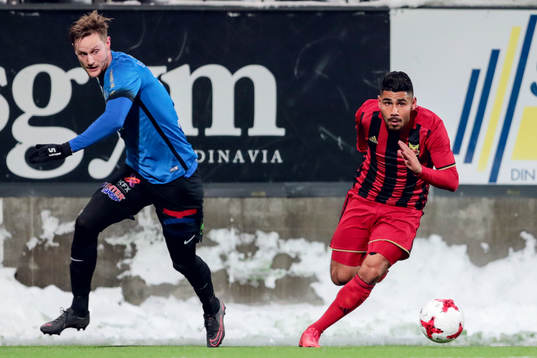 Trelleborgs Anton Tideman och Östersunds Hosam Aiesh