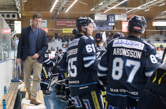 Karlskogas tränare Niklas Czarnecki deppar