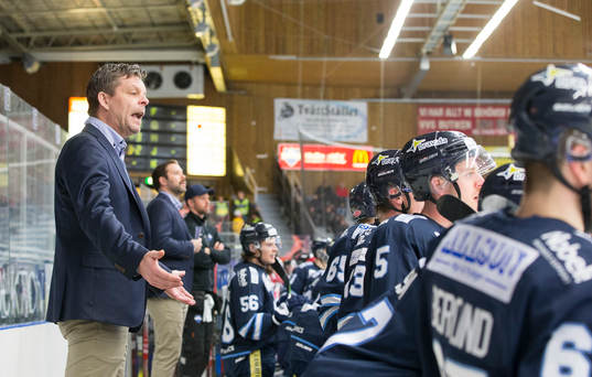 Karlskogas tränare Niklas Czarnecki deppar