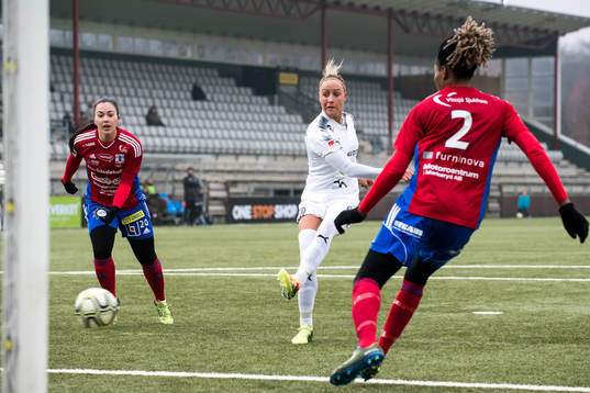 Rosengårds Sanne Troelsgaard gör 2-0 målet