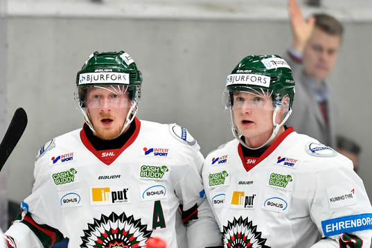 Frölundas Simon Hjalmarsson jublar med Frölundas Carl