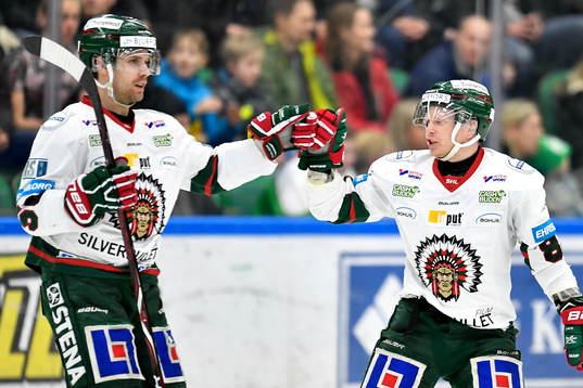 Färjestads Jonathan Sigalet jublar med Ryan Lasch