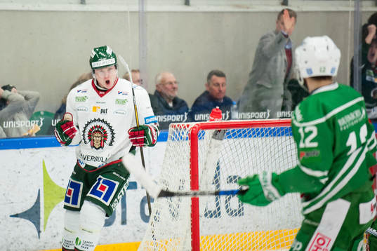 Frölundas Carl Grundström jublar