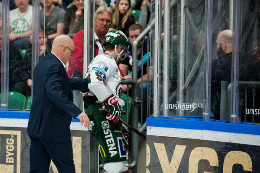 Frölundas Jonathan Sigalet lämnar isen