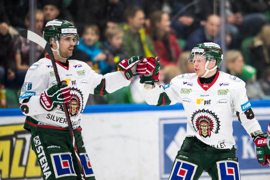 Frölundas Jonathan Sigalet och John Nyberg jublar