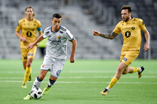Djurgårdens Haris Radetinac med bollen