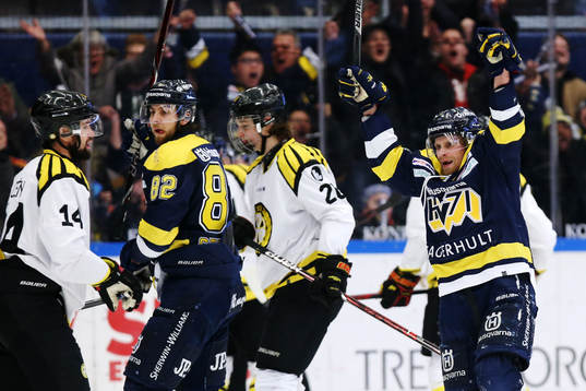 s Mattias Tedenby jublar
