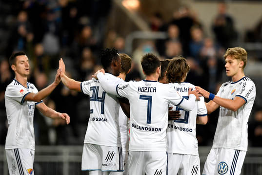 Djurgårdens Kevin Walker jublar med lagkamrater