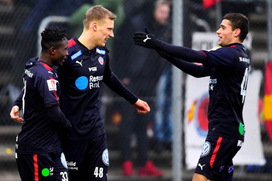 Helsingborgs Andri Runar Bjarnason jublar med Mamudo Moro