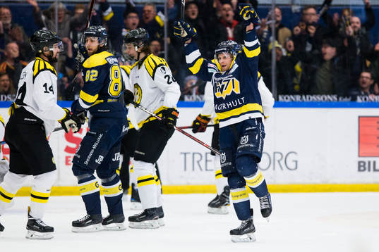 s Mattias Tedenby jublar
