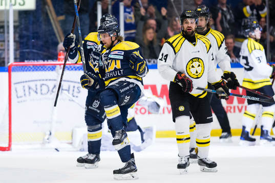 s Mattias Tedenby jublar