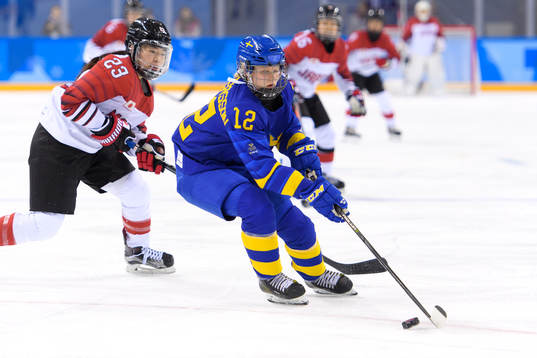 Ami Nakamura of Japan and Maja Nylén-Persson of Sweden in