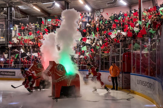 Moras gör entre i ishockeymatchen i SHL mellan Mora och