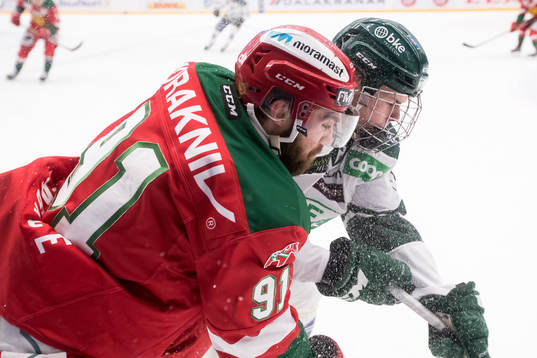 Moras Jacob Lagacé och Färjestads Anton Brandhammar  i