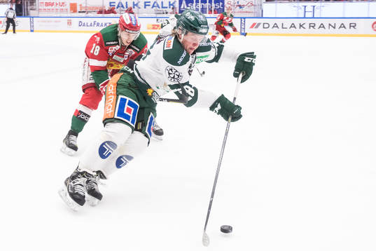 Moras Emil Aronsson och Färjestads Fabian Zetterlund  i