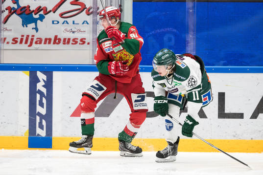 Moras Sebastian Hartmann och Färjestads Joakim Nygård  i