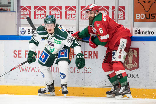 Färjestads Joakim Nygård och Moras Steven Seigo  i