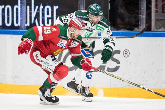 Moras Marcus Fagerudd och Färjestads Oskar Steen  i