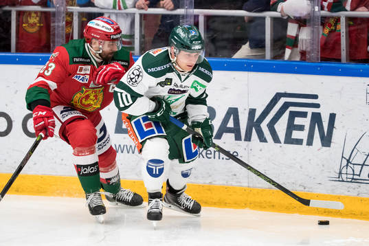 Moras Tomas Skogs och Färjestads Marcus Nilsson  i