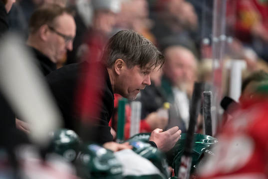 Färjestads tränare Johan Pennerborn  i ishockeymatchen i