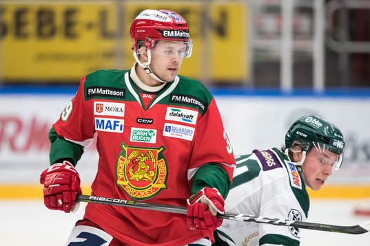 Moras Jacob Nilsson  i ishockeymatchen i SHL mellan Mora