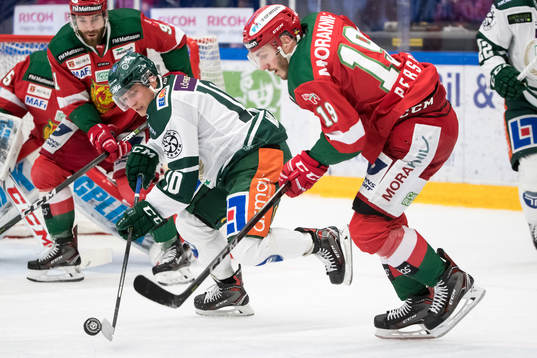 Färjestads Marcus Nilsson och Moras John Persson  i