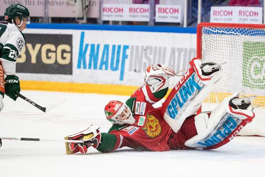 Moras målvakt Christian Engstrand räddar straff från