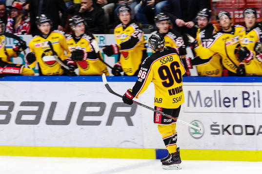 Luleås Robin Kovacs jublar