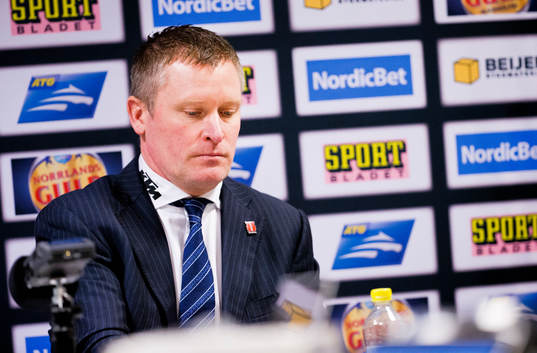 Örebros tränare Niklas Sundblad deppar på