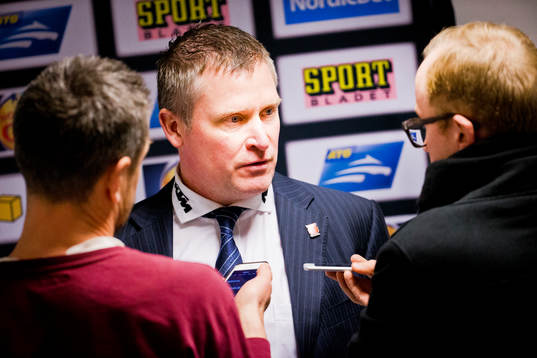 Örebros tränare Niklas Sundblad deppar på