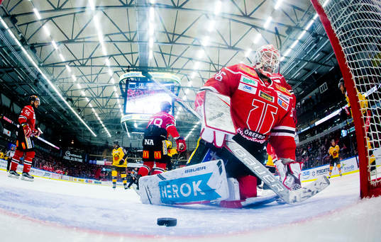 Luleås Patrick Cehlin gör 0-4 på Örebros målvakt Axel