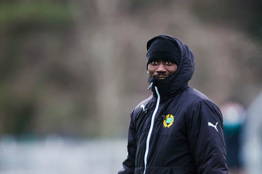 Hammarbys Pa Amat Dibba innan träningsmatchen i fotboll