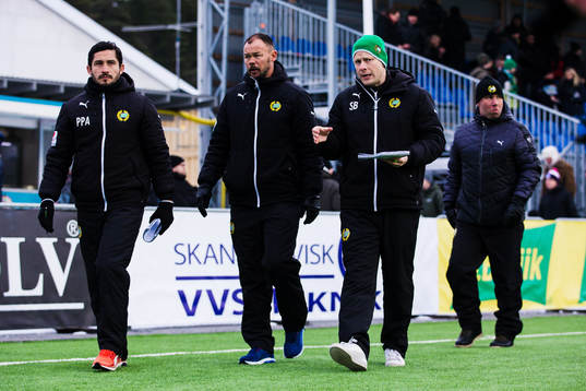 Hammarbys tränare Stefan Billborn (h) med assisterande