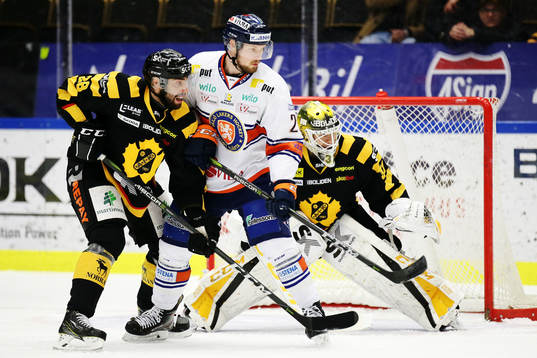 Skellefteås Johan Alm och målvakt Joni Ortio