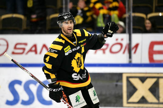 Skellefteås Bud Holloway jublar