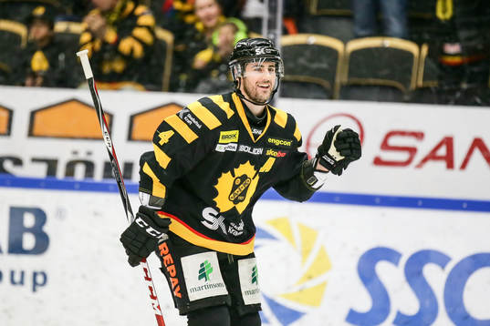 Skellefteås Bud Holloway jublar