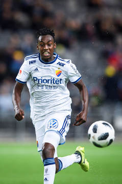Djurgårdens Philana Tinotenda Kadewere jagar bollen