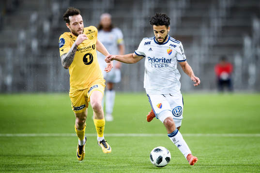 Djurgårdens Othman El Kabir jagas av Bodö/Glimts Jose