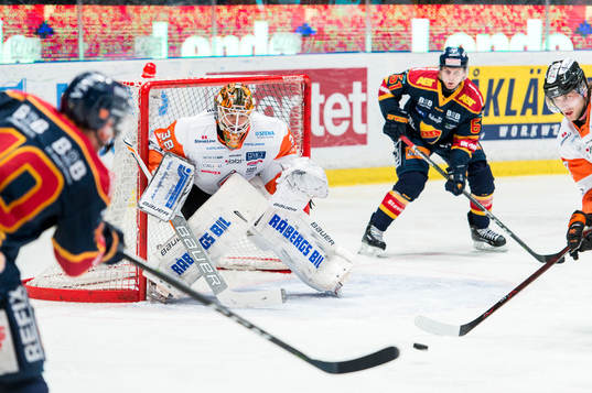 Karlskronas målvakt Johannes Jönsson mellan stolparna