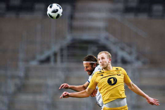 Djurgårdens Jonas Olsson och Bodö/Glimts Vegard Leikvoll