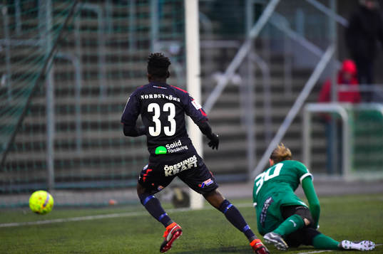 Helsingborgs Mamudo Moro slår in 3-1 bakom Värnamos