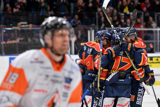 Djurgårdens William Lagesson jublar med lagkamrater