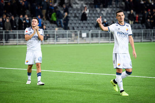 Djurgårdens Kerim Mrabti och Haris Radetinac tackar