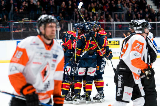 Djurgårdens William Lagesson jublar med lagkamrater